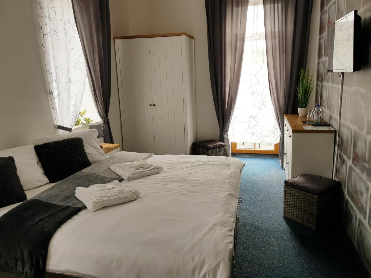 Hotel Camelot Tisa Exterior photo
