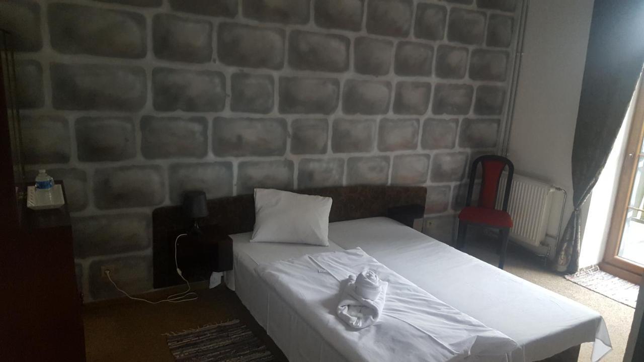 Hotel Camelot Tisa Exterior photo