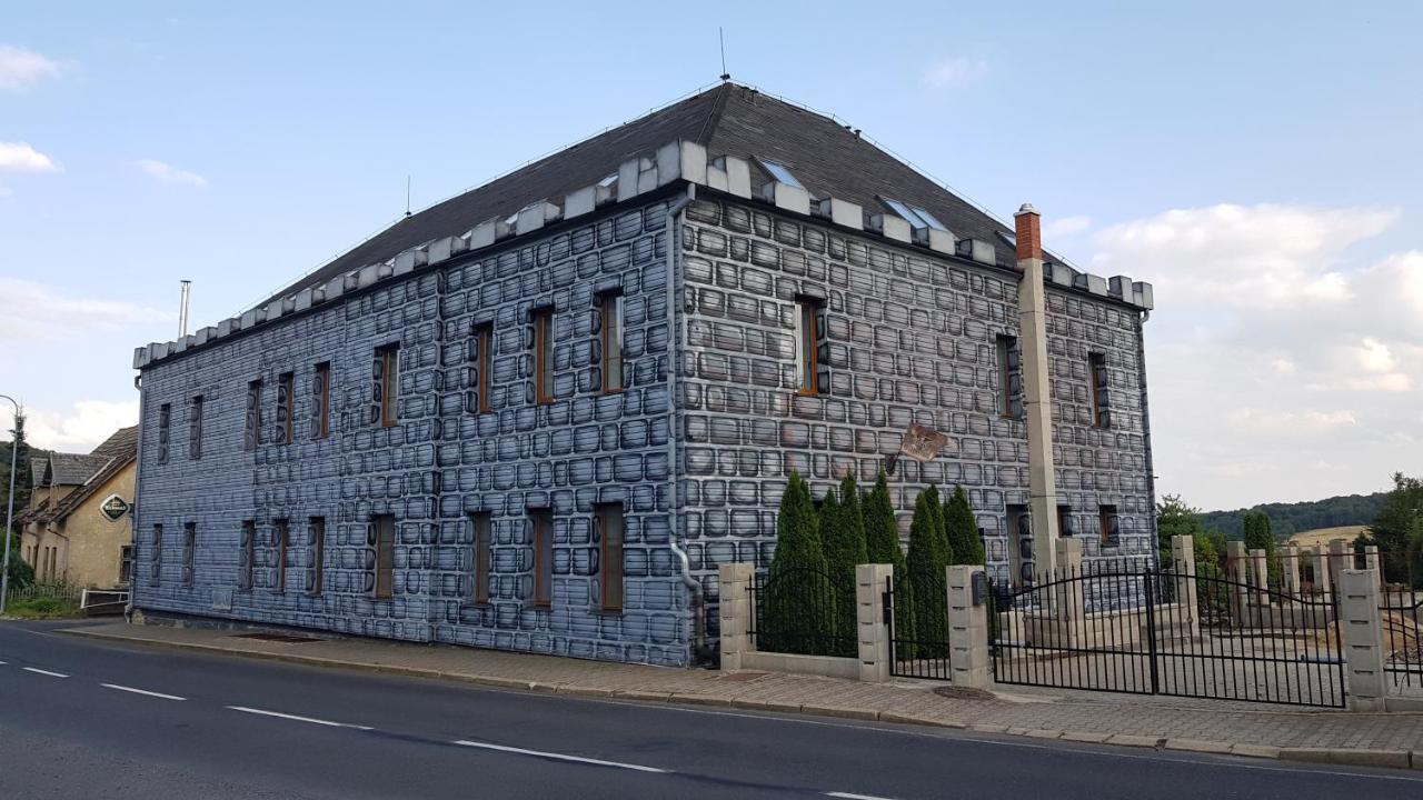 Hotel Camelot Tisa Exterior photo