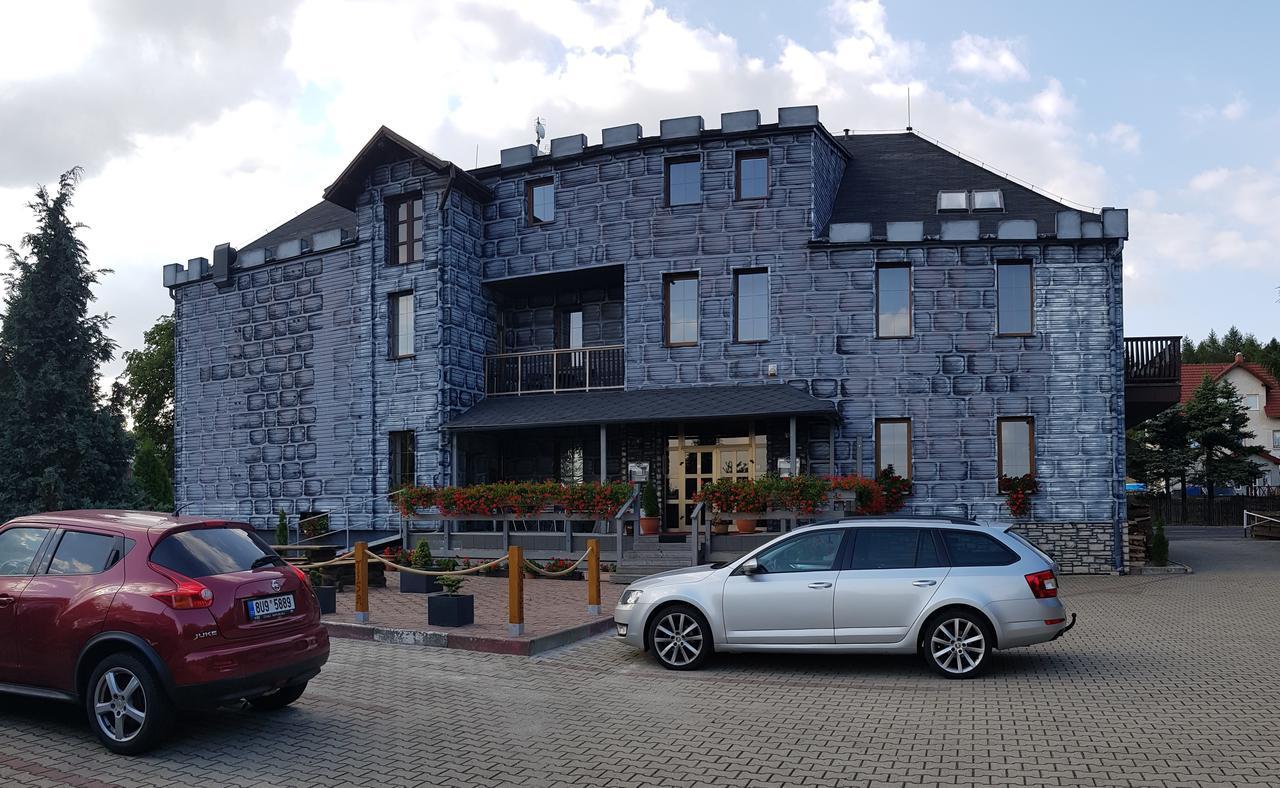 Hotel Camelot Tisa Exterior photo